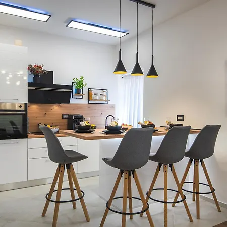 아파트 Lux Maximus 풀라