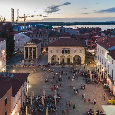 Lux Maximus Pula